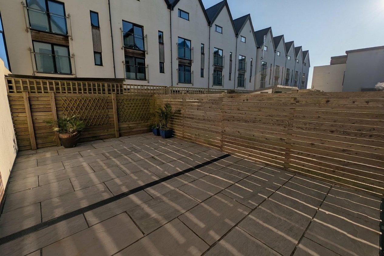 Properties Let in Bay Side Range Road