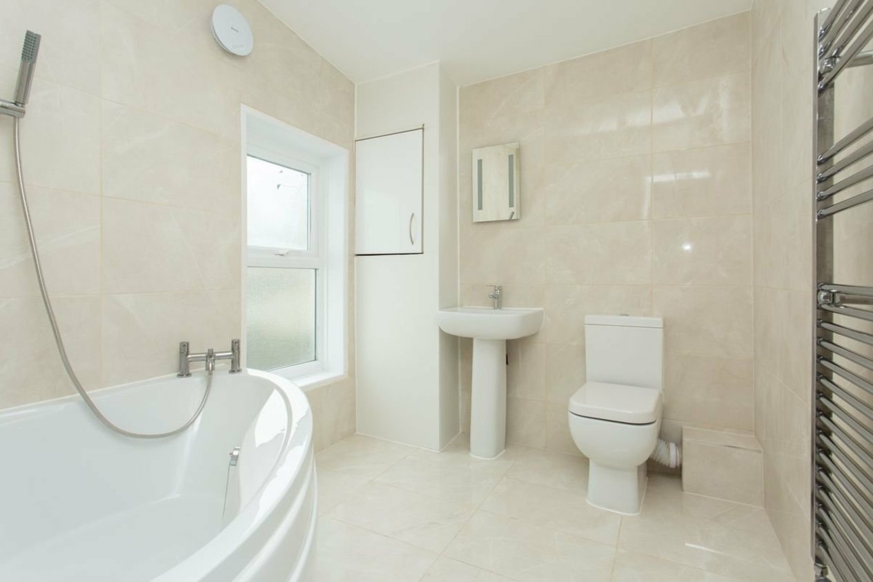 Properties To Let in Bradstone New Road Folkestone