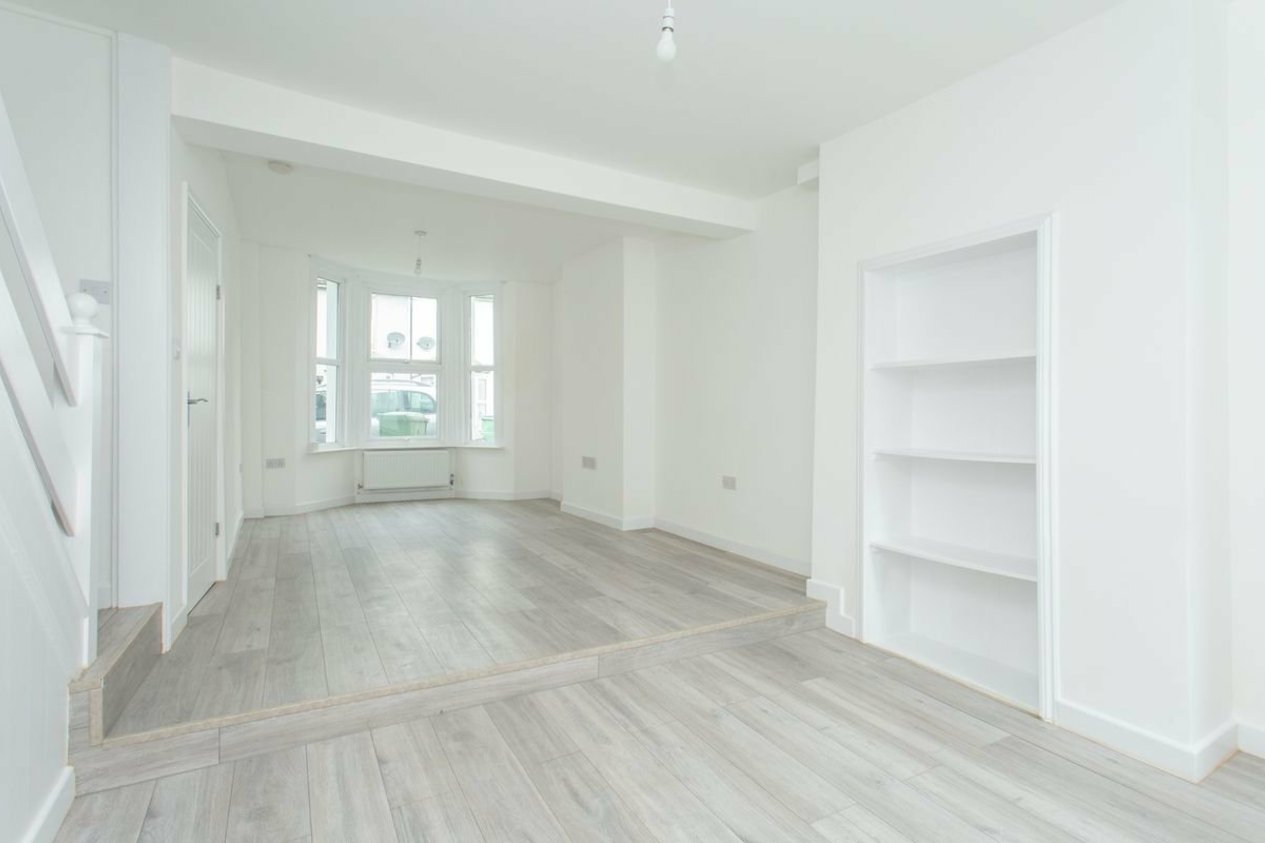 Properties To Let in Bradstone New Road Folkestone