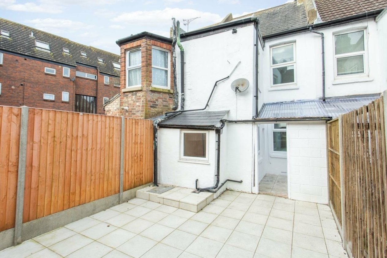 Properties To Let in Bradstone New Road Folkestone
