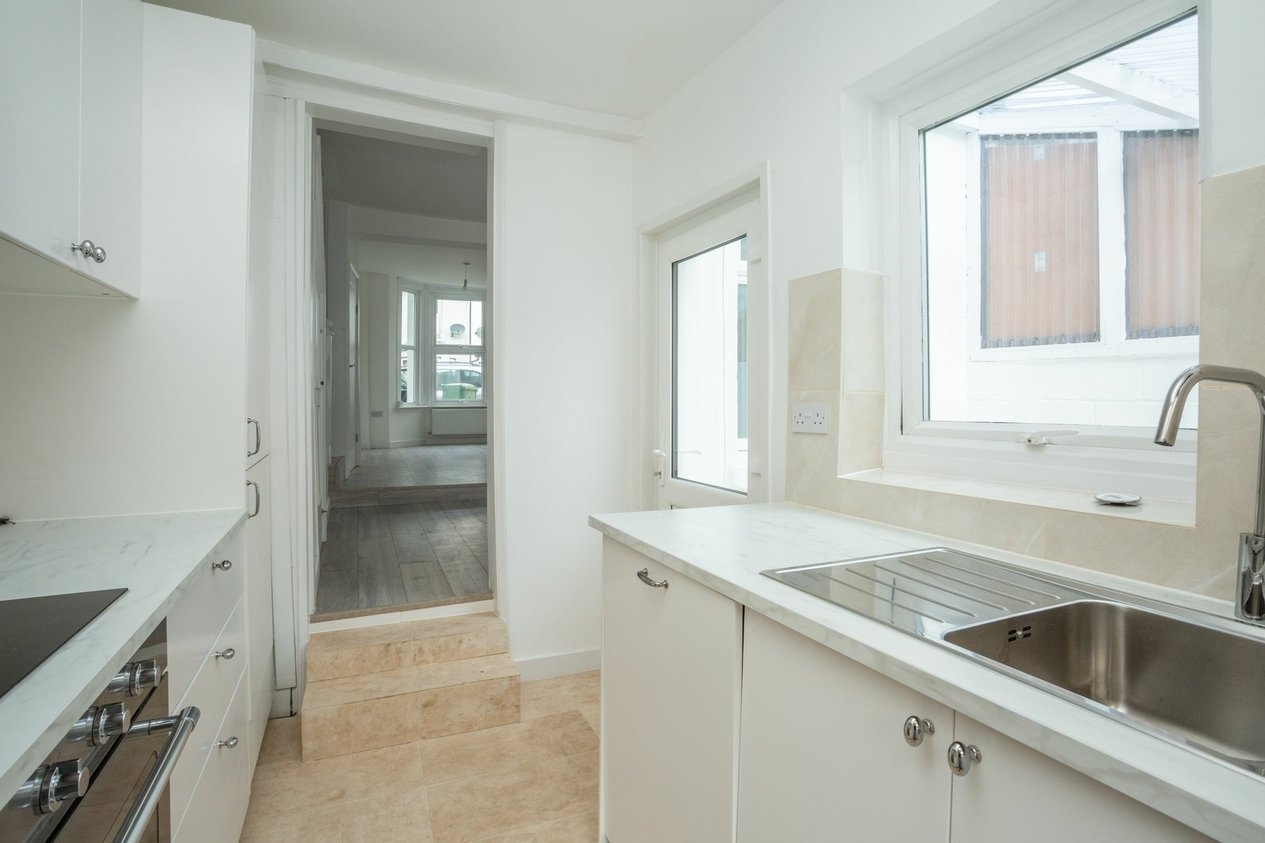 Properties To Let in Bradstone New Road  Folkestone