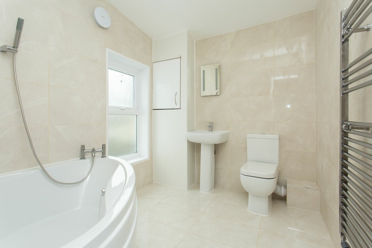 Properties To Let in Bradstone New Road  Folkestone