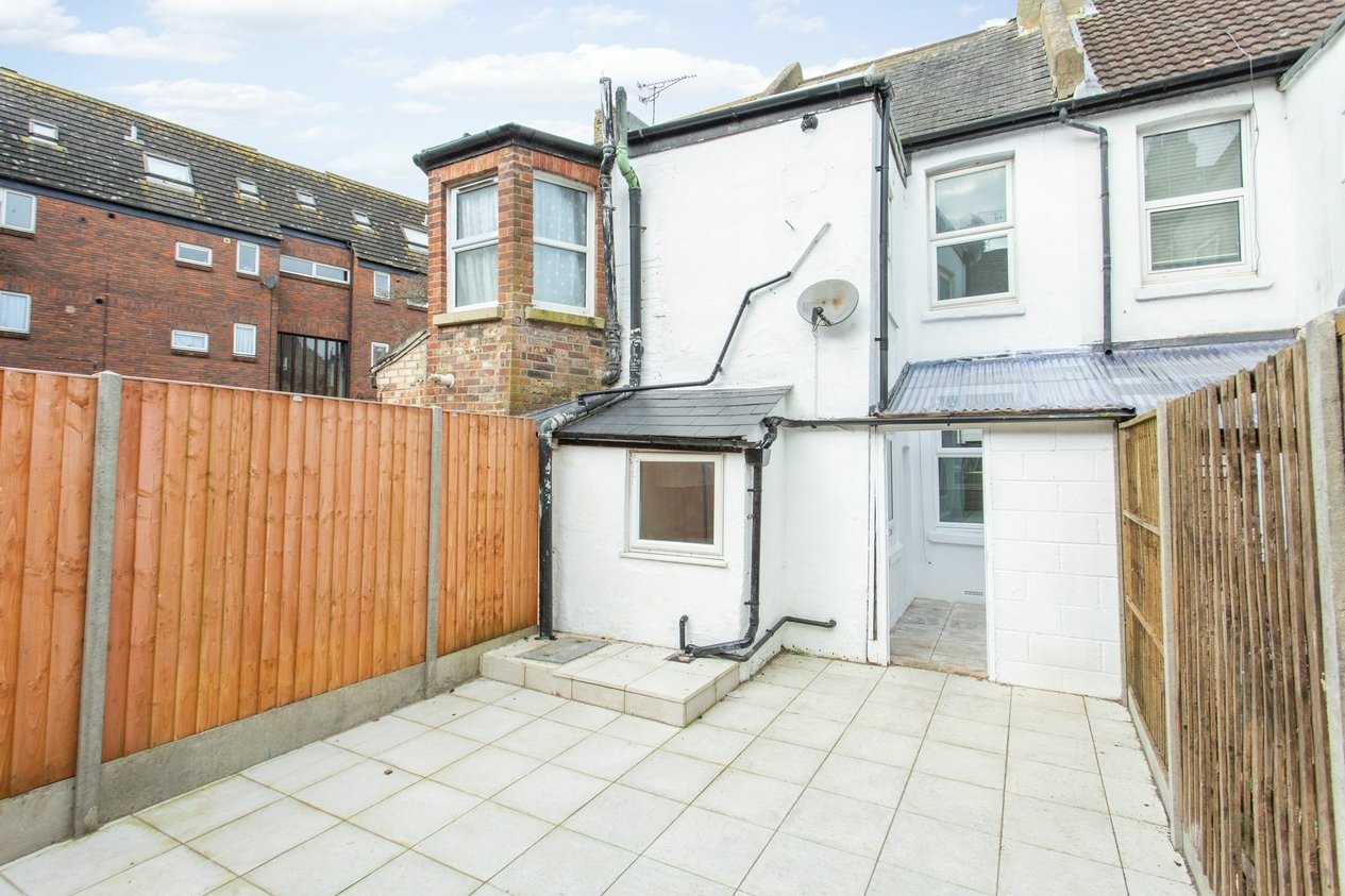 Properties To Let in Bradstone New Road  Folkestone