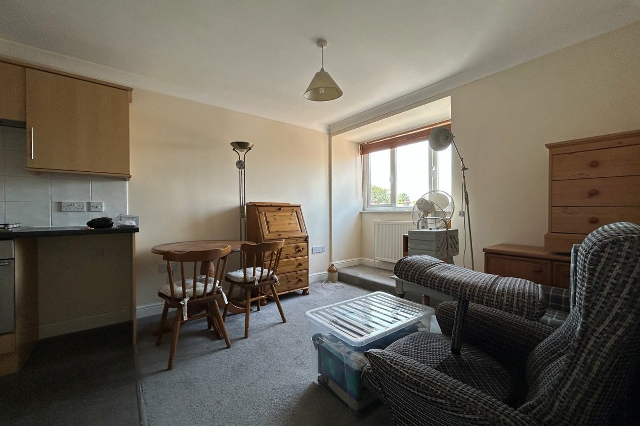 Properties Let in Caroline Court 22-24 Station Road