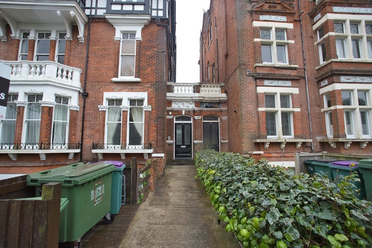 Properties To Let in Castle Hill Avenue 