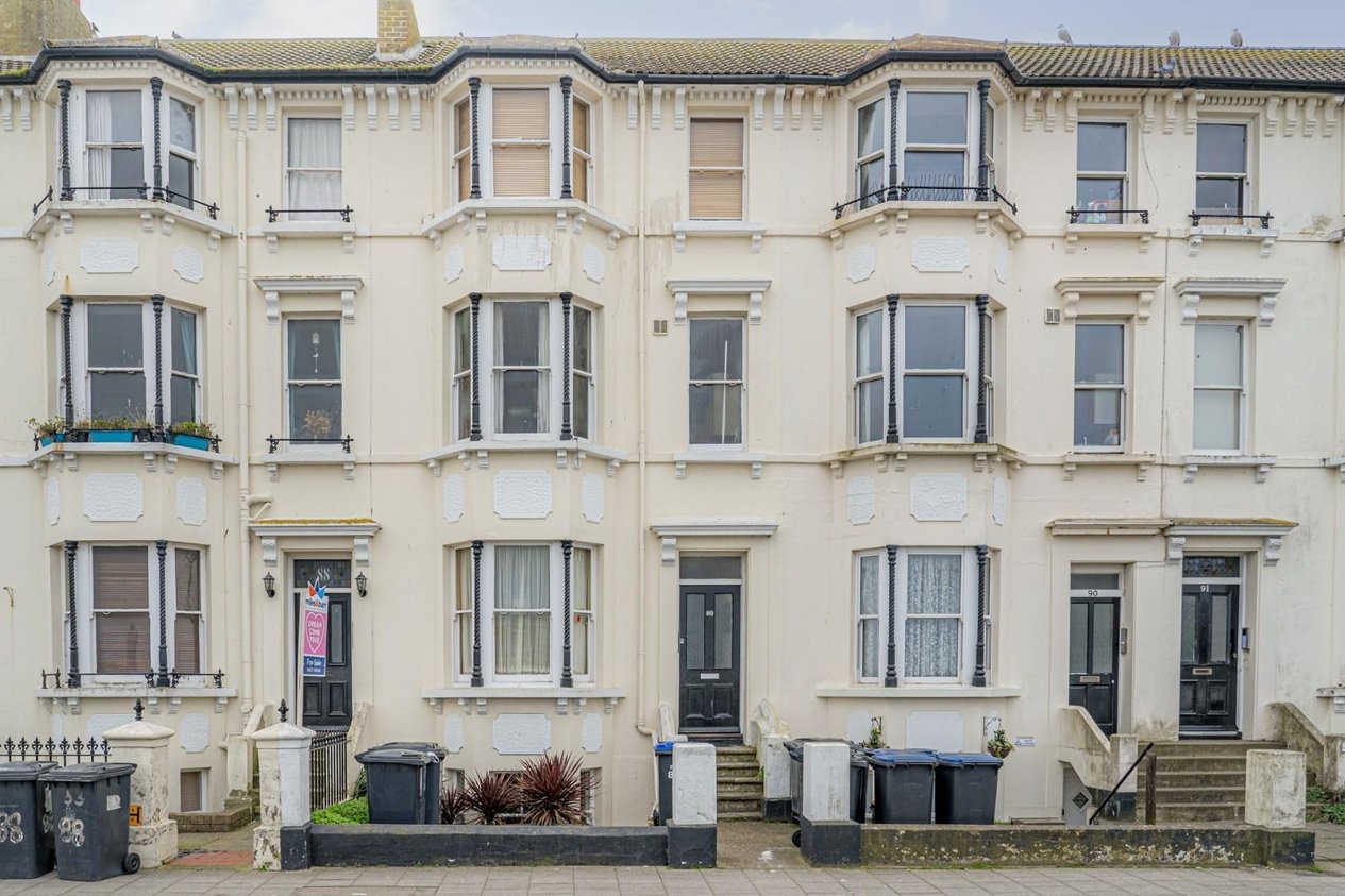 Properties To Let in Central Parade 