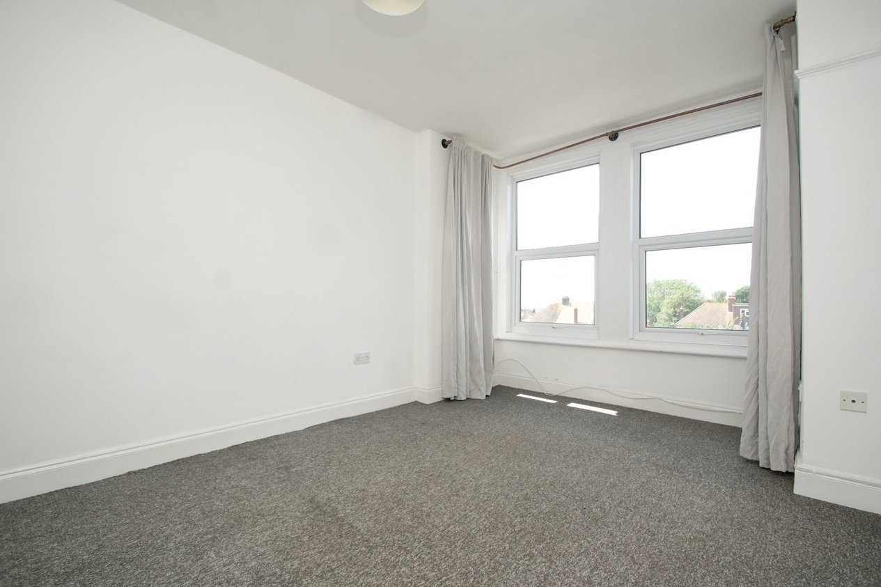 Flat to rent in Cliftonville Avenue,Margate Miles & Barr