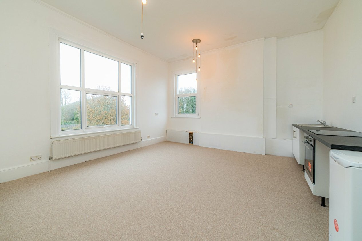 Properties To Let in Courtenay House London Road