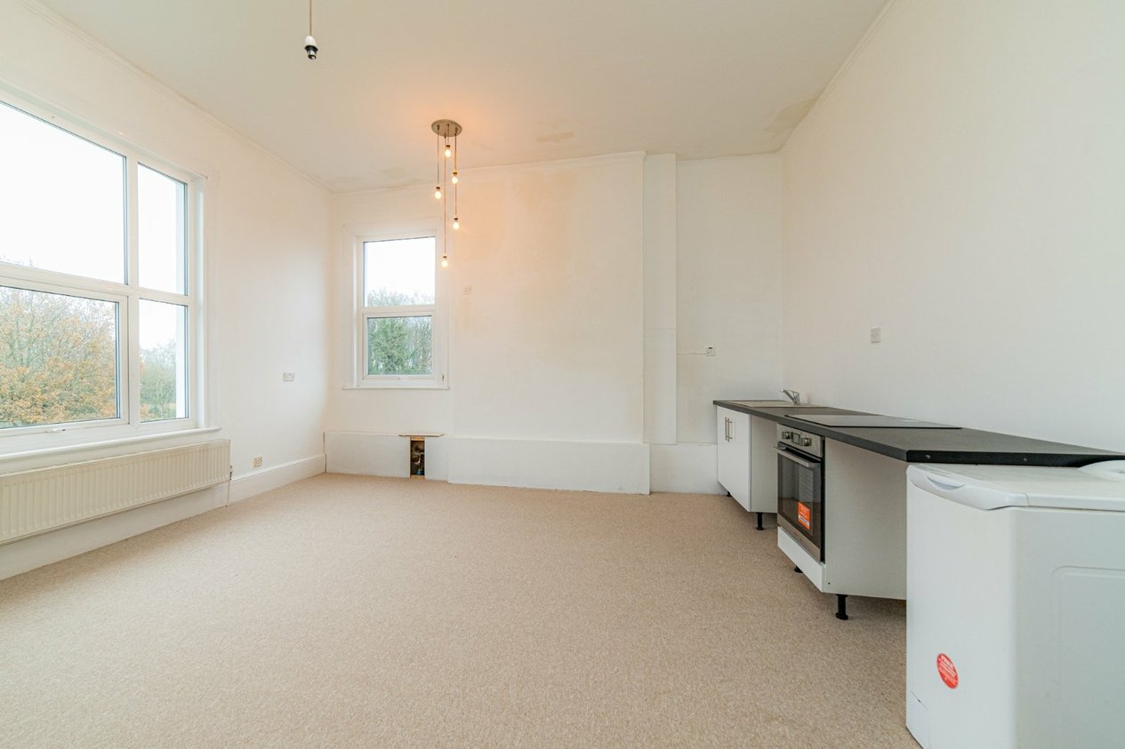 Properties To Let in Courtenay House London Road