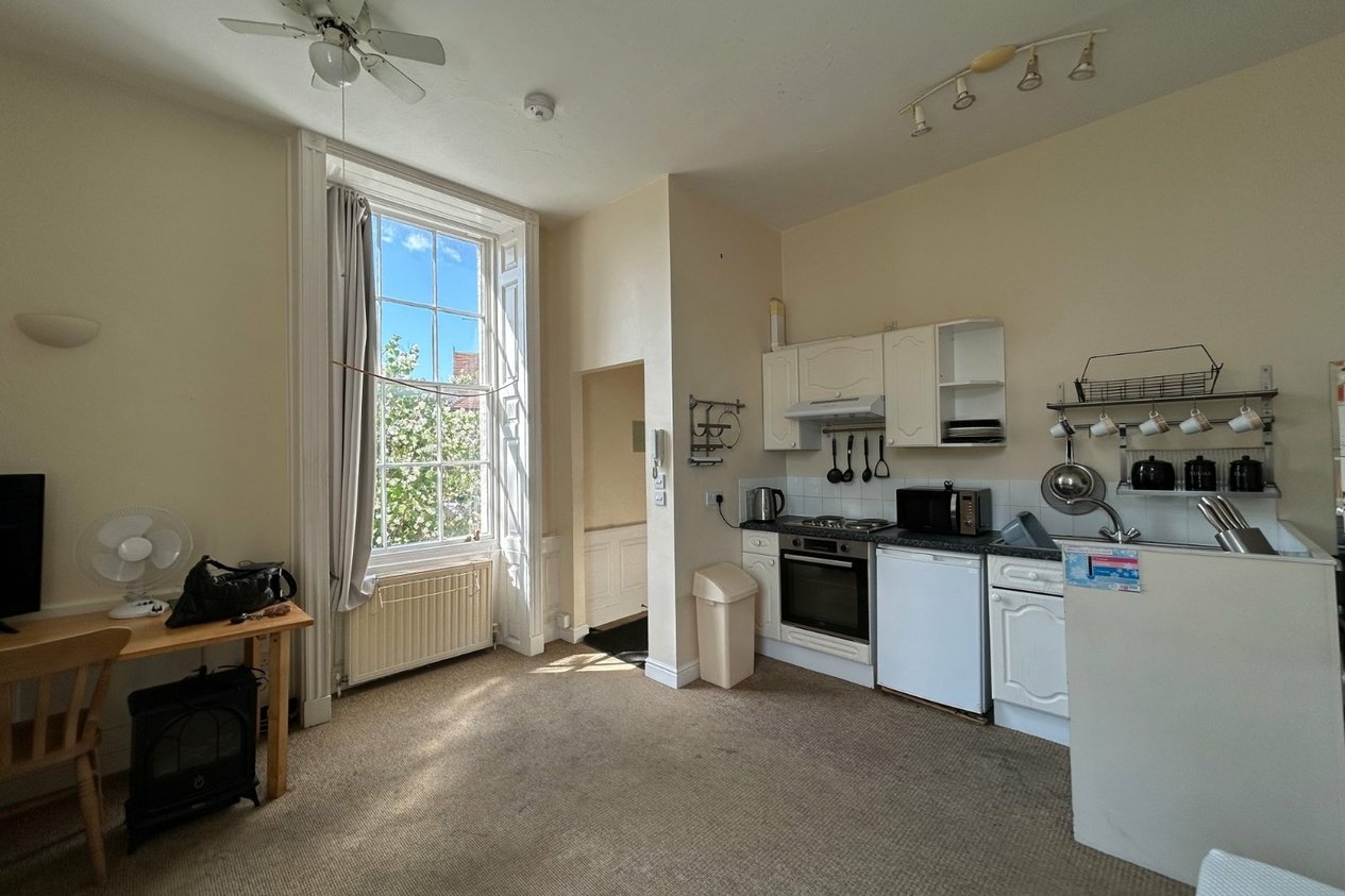 Properties To Let in Crow Hill Henley Lawns