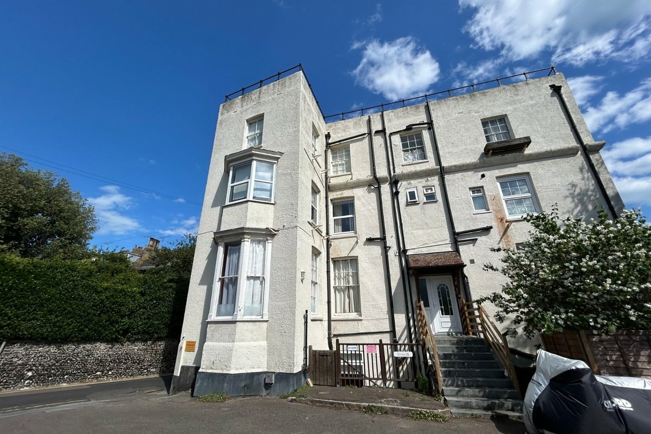 Properties To Let in Crow Hill Henley Lawns