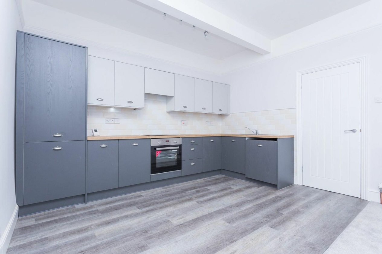 Properties To Let in Eastern Esplanade  Lynton Court Mansions
