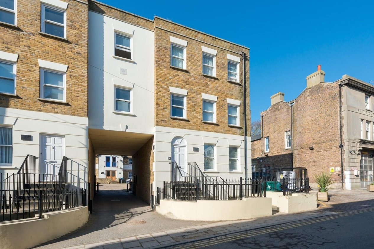 Properties Let Agreed in Effingham Street  Kingswood House Effingham Street