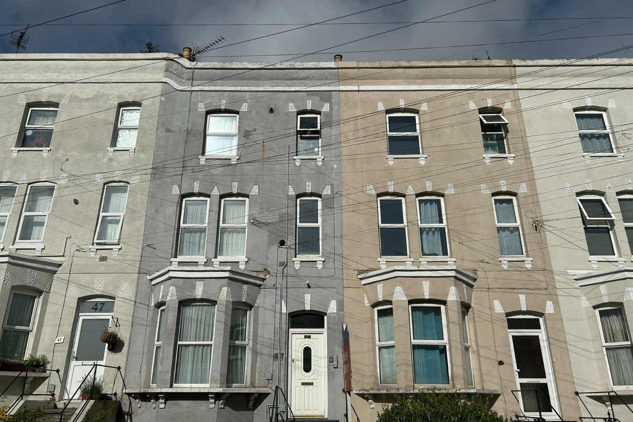Properties To Let in First Floor Flat 45 Crescent Road