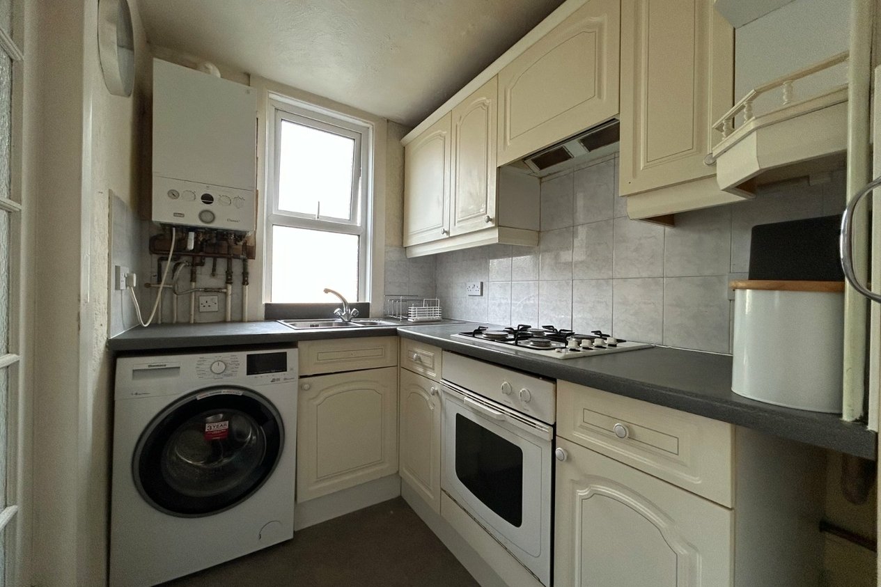 Properties To Let in First Floor Flat 45 Crescent Road