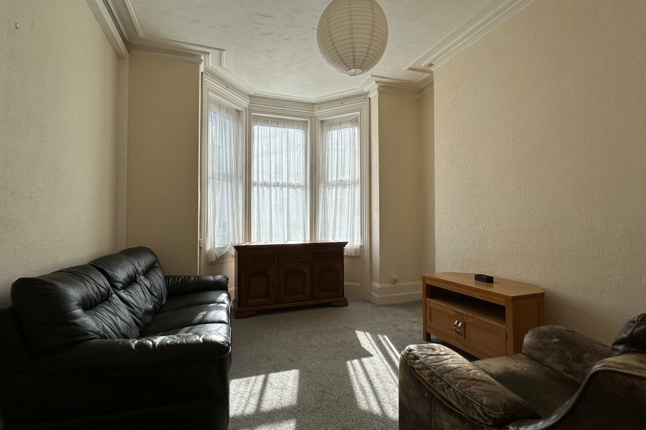 Properties To Let in First Floor Flat 45 Crescent Road