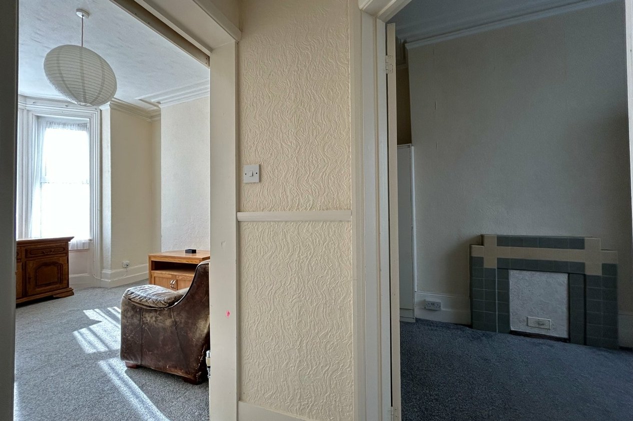 Properties To Let in First Floor Flat 45 Crescent Road