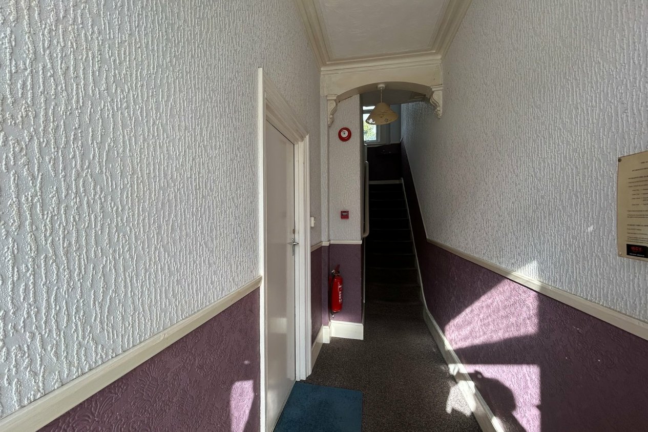 Properties To Let in First Floor Flat 45 Crescent Road