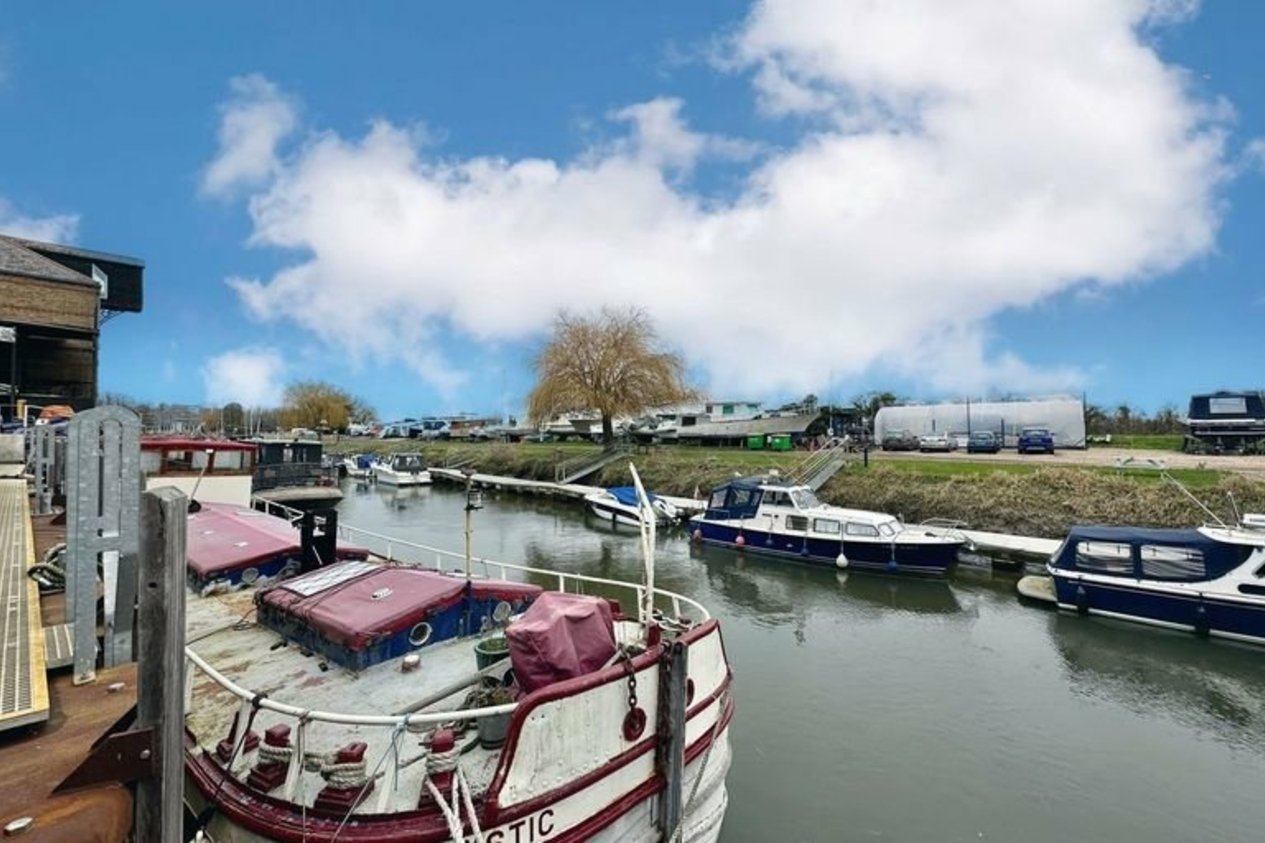 Properties Let in Fishermans Wharf The Quay