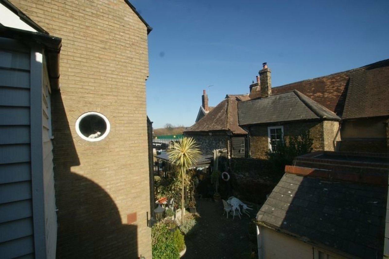 Properties Let in Fishermans Wharf The Quay