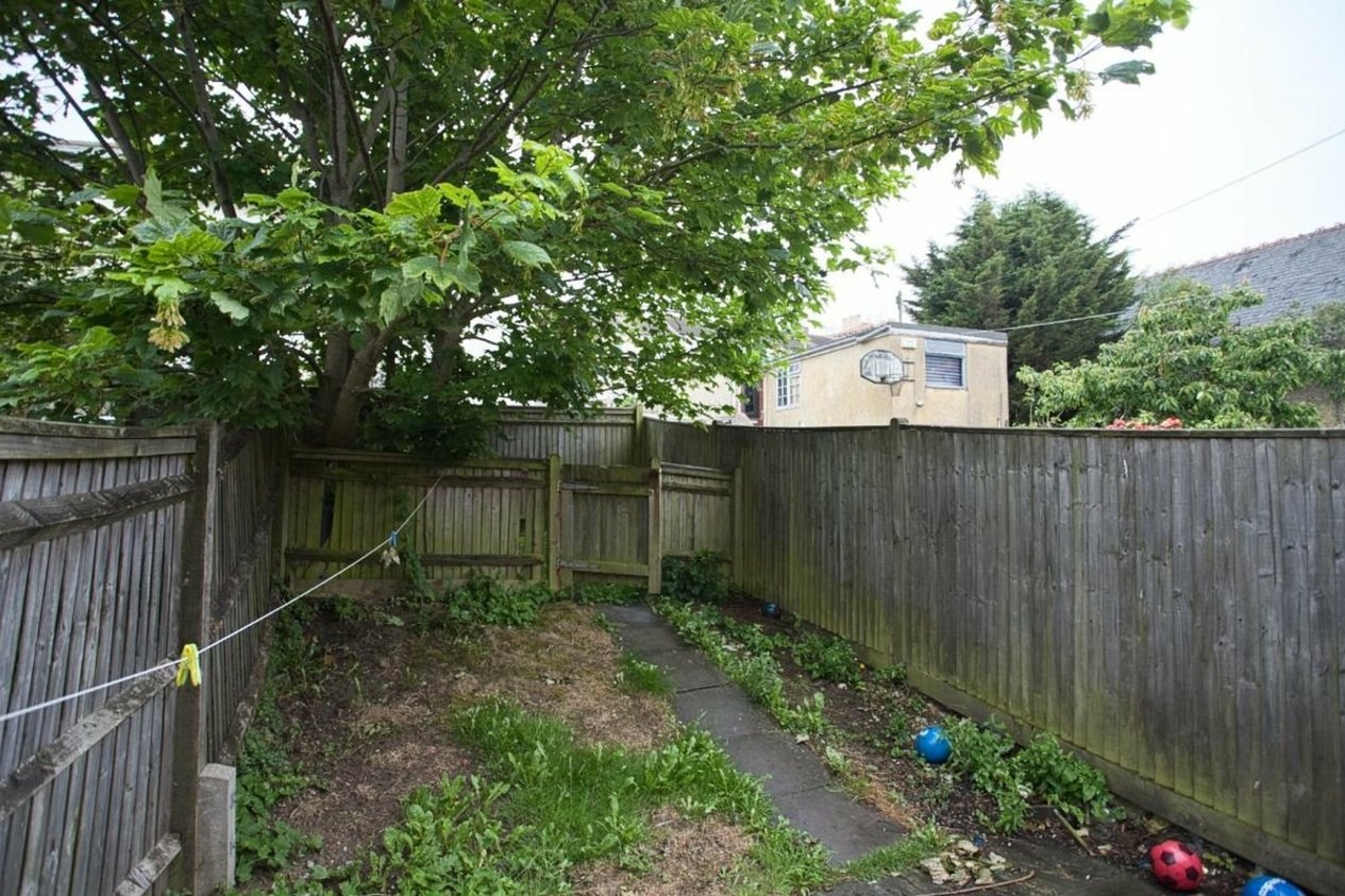 Properties Let in Folkestone Road 