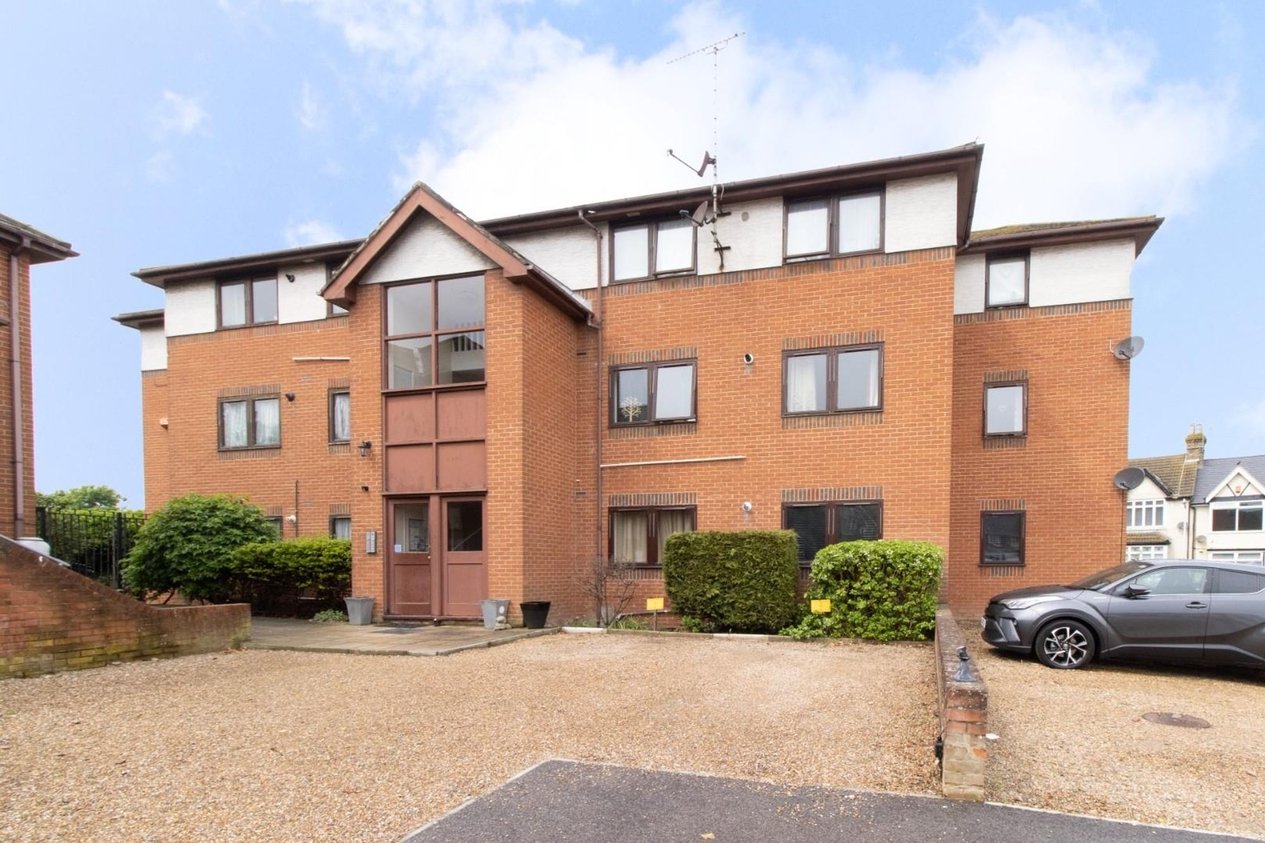 Properties Let Agreed in George Hill Road  Greyfriars Court George Hill Road