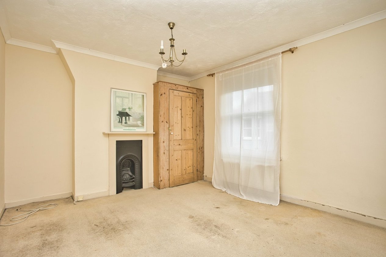 Properties To Let in Gladstone Road Deal