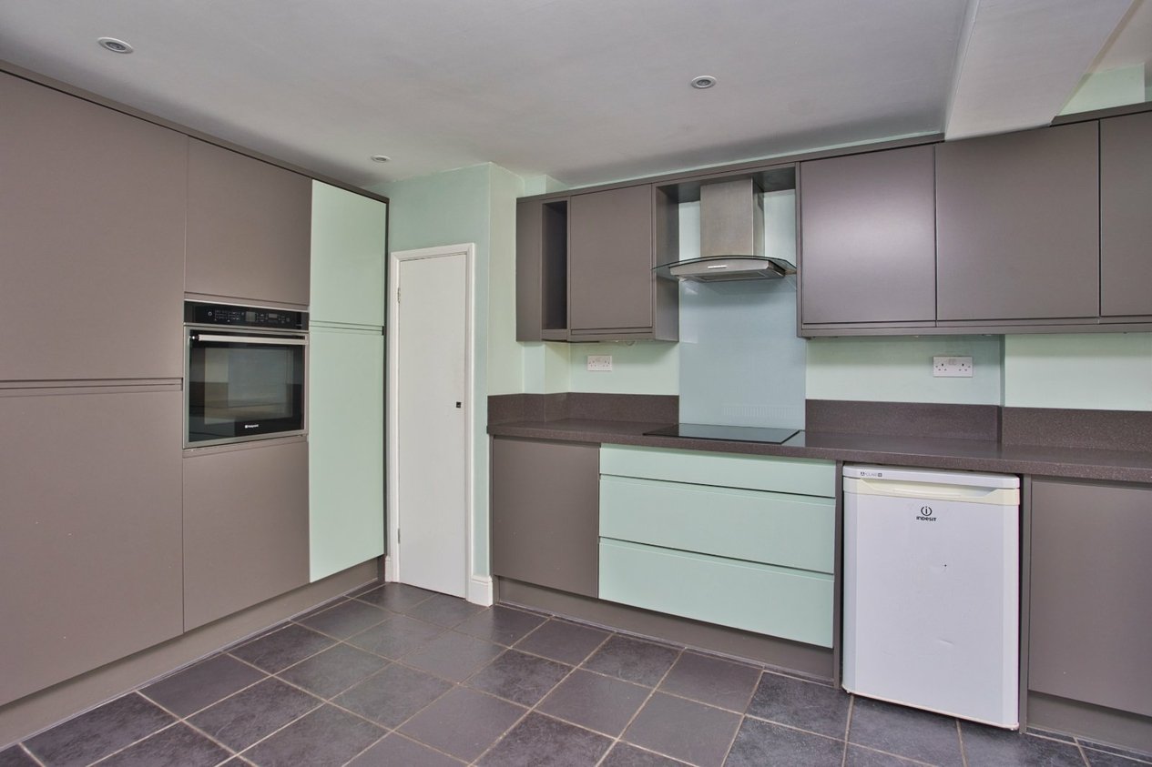 Properties Let Agreed in Golf Road Deal