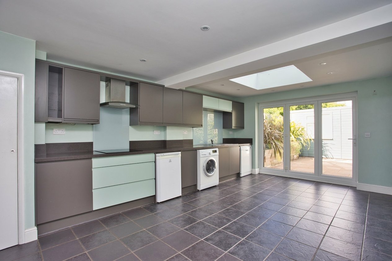 Properties Let Agreed in Golf Road Deal