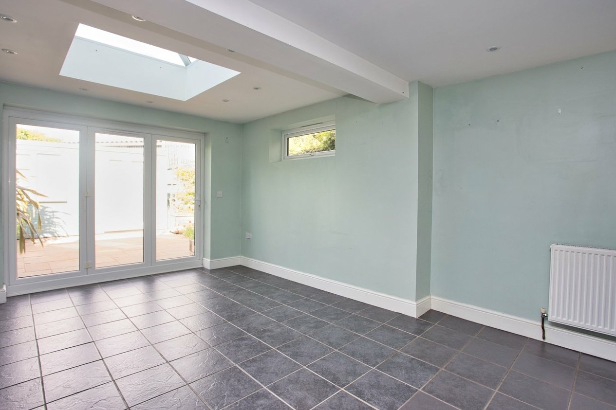 Properties Let Agreed in Golf Road Deal