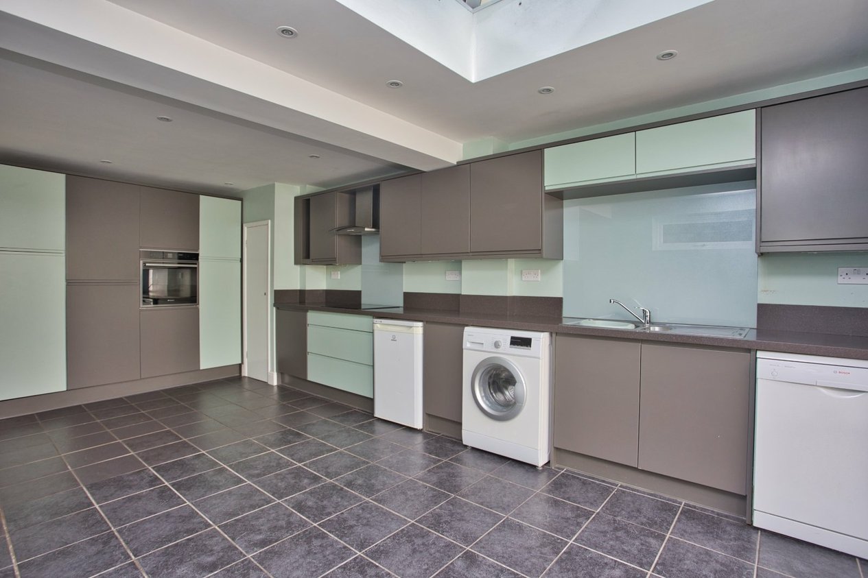 Properties Let Agreed in Golf Road Deal