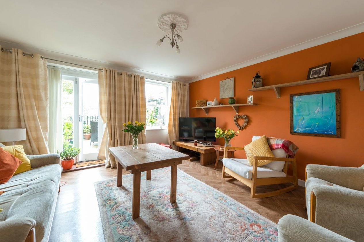 Properties To Let in Granville House Victoria Parade