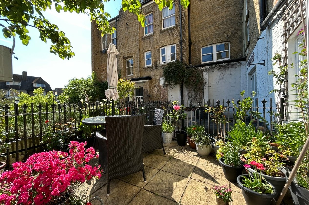 Properties To Let in Granville House Victoria Parade
