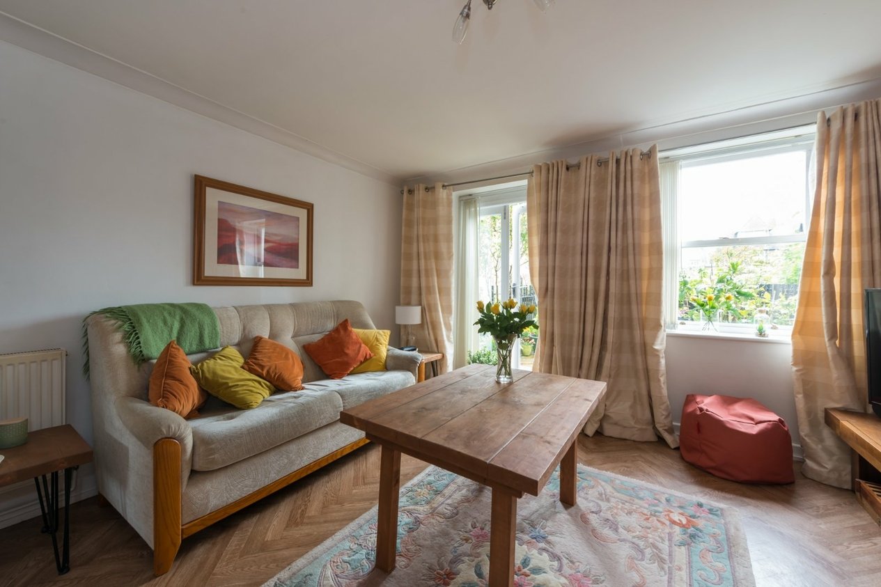 Properties To Let in Granville House Victoria Parade