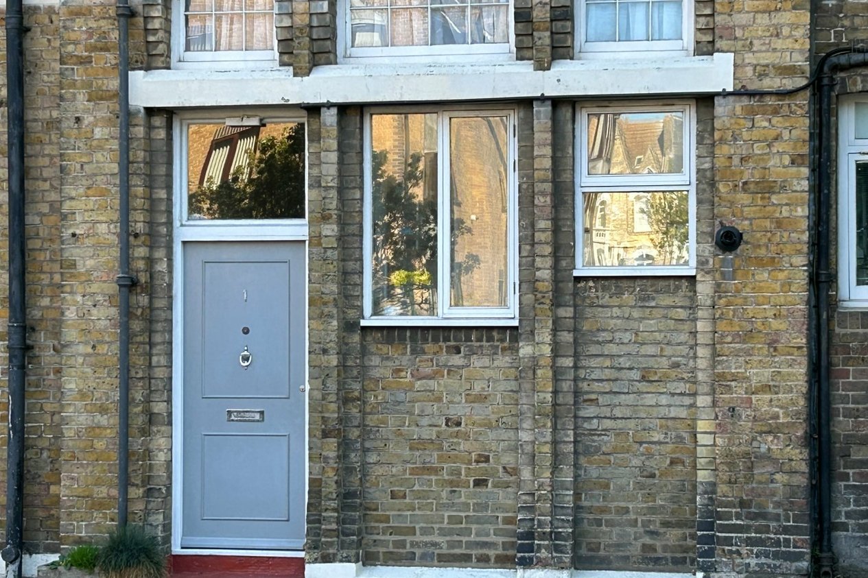Properties To Let in Granville House Victoria Parade