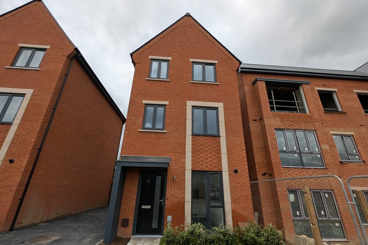 Properties To Let in Grenadier Drive Folkestone