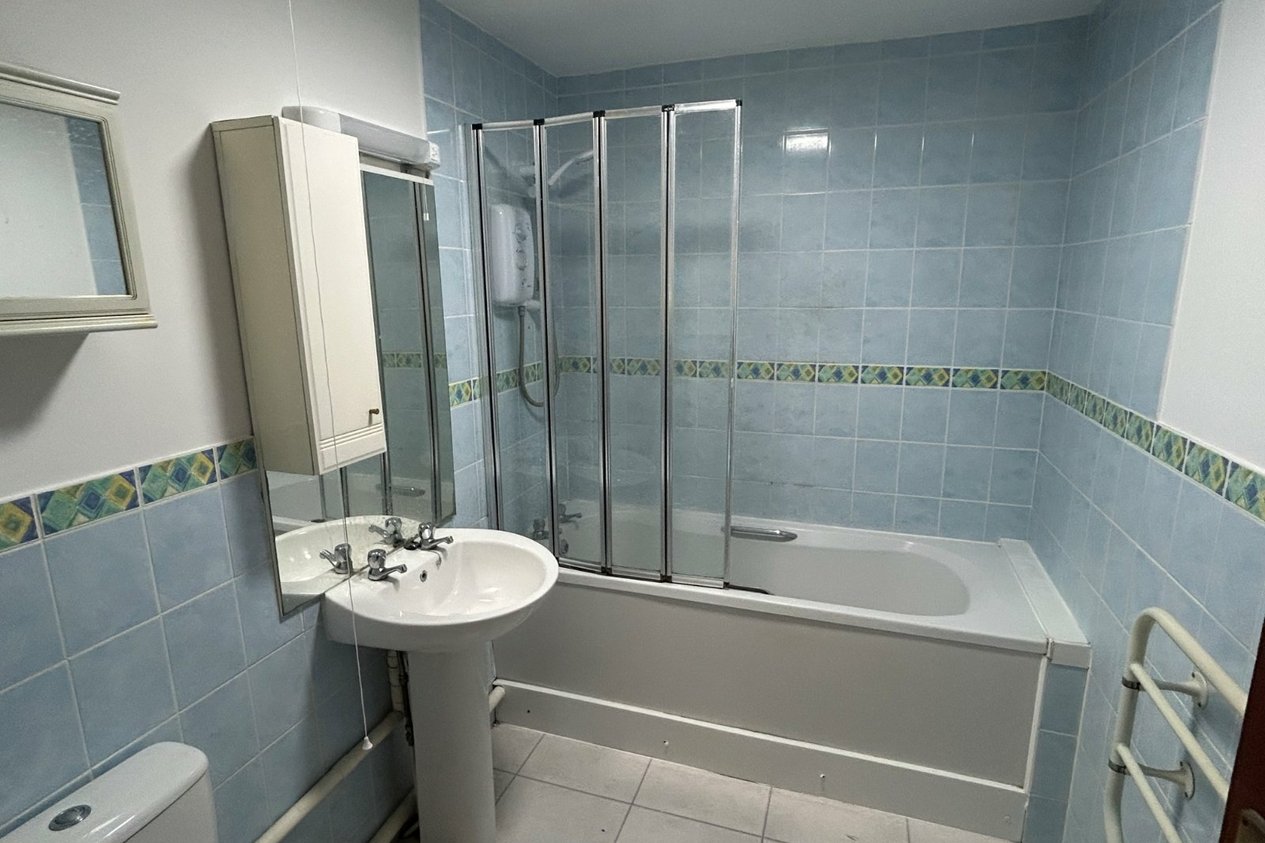 Properties Let in Greyfriars Court George Hill Road