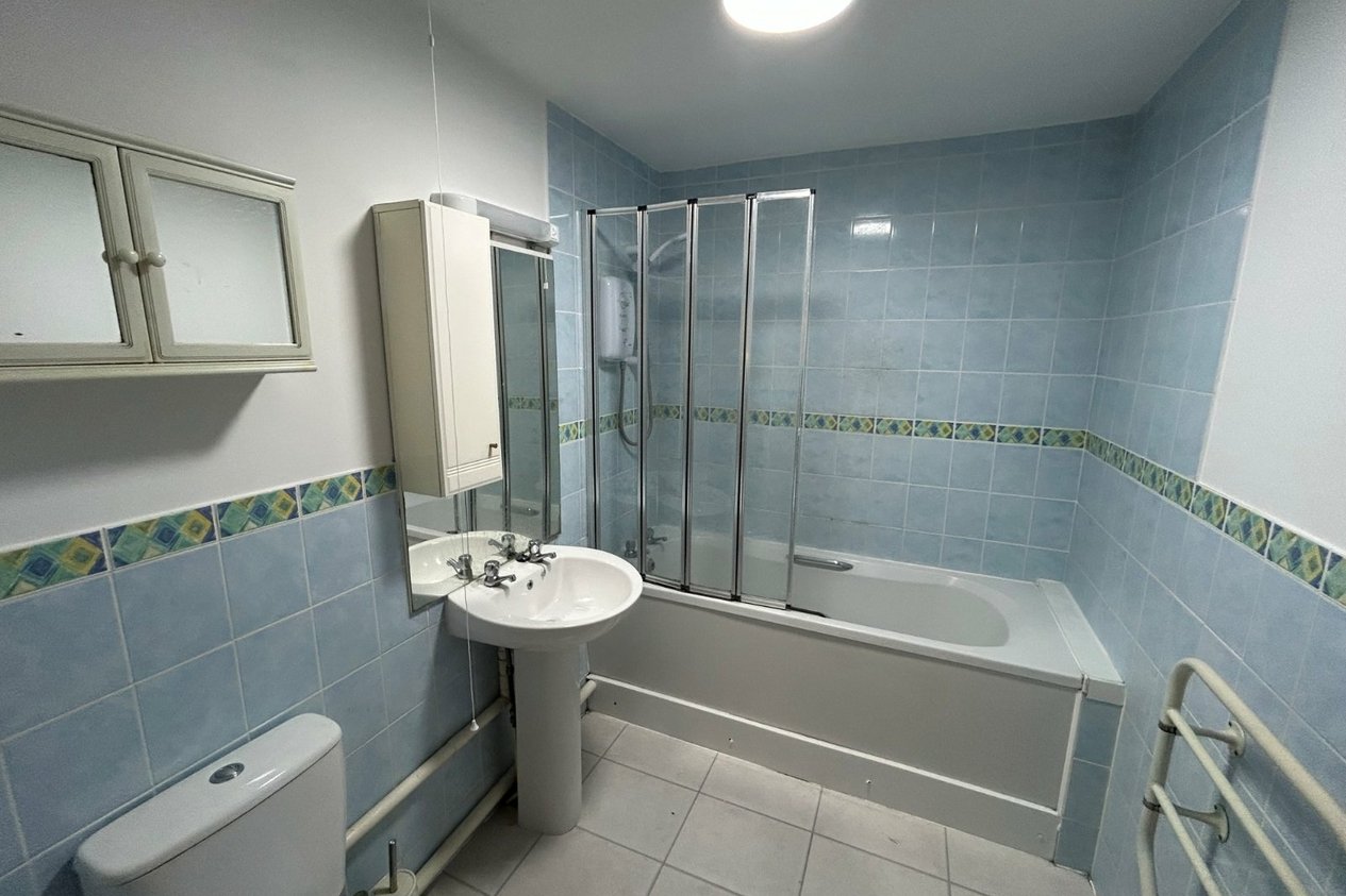 Properties Let in Greyfriars Court George Hill Road