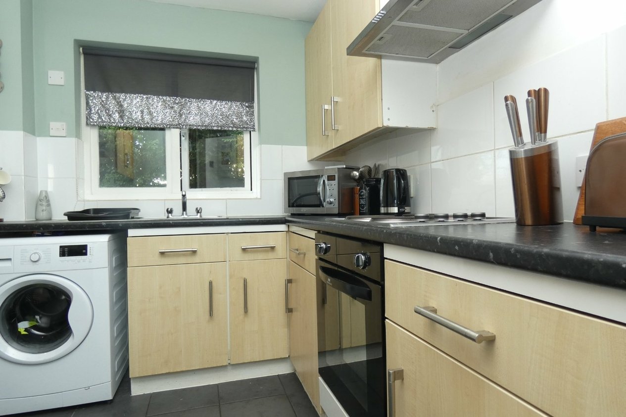 Properties Let in Holm Oak Close Canterbury
