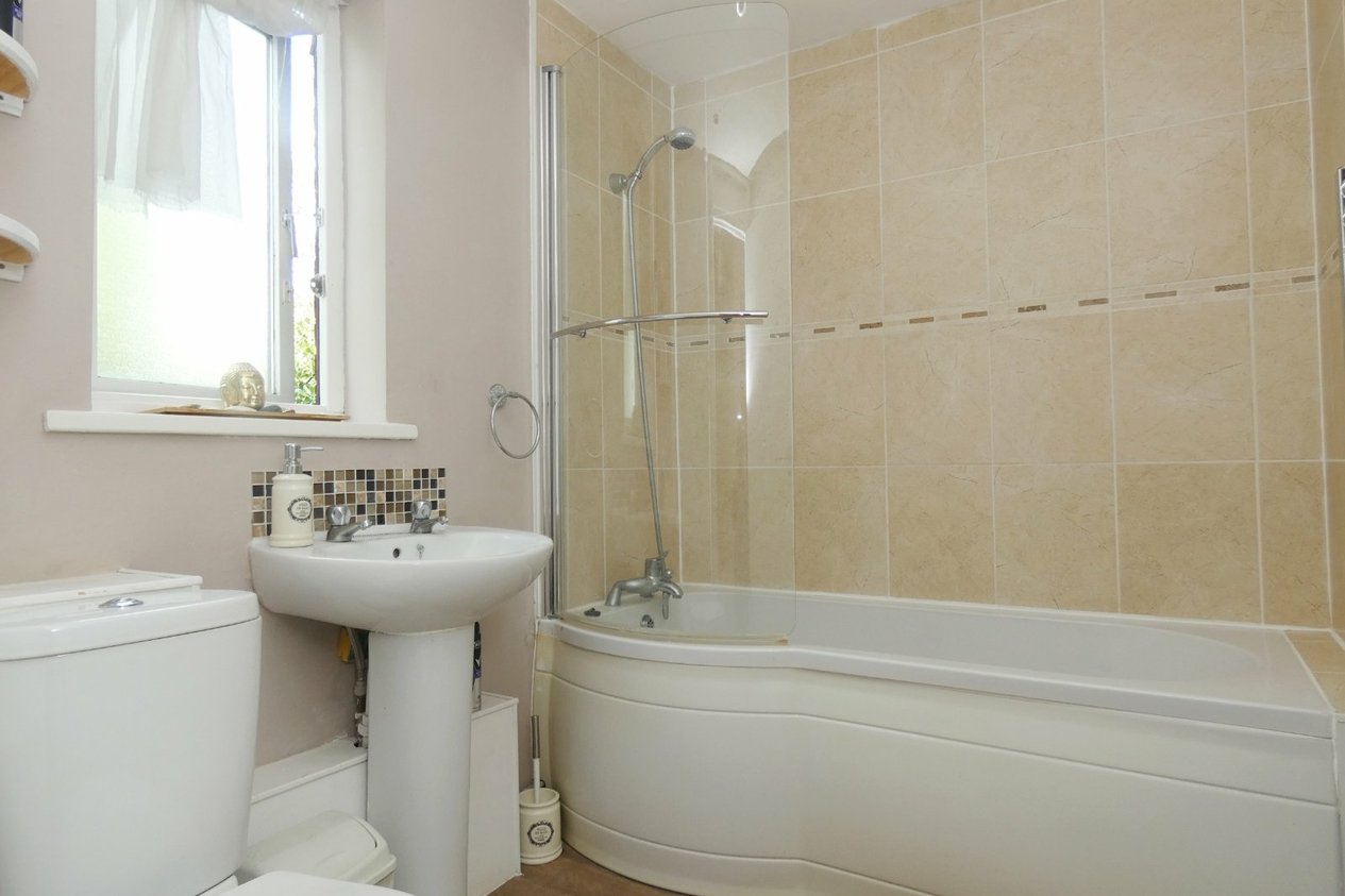 Properties Let in Holm Oak Close Canterbury