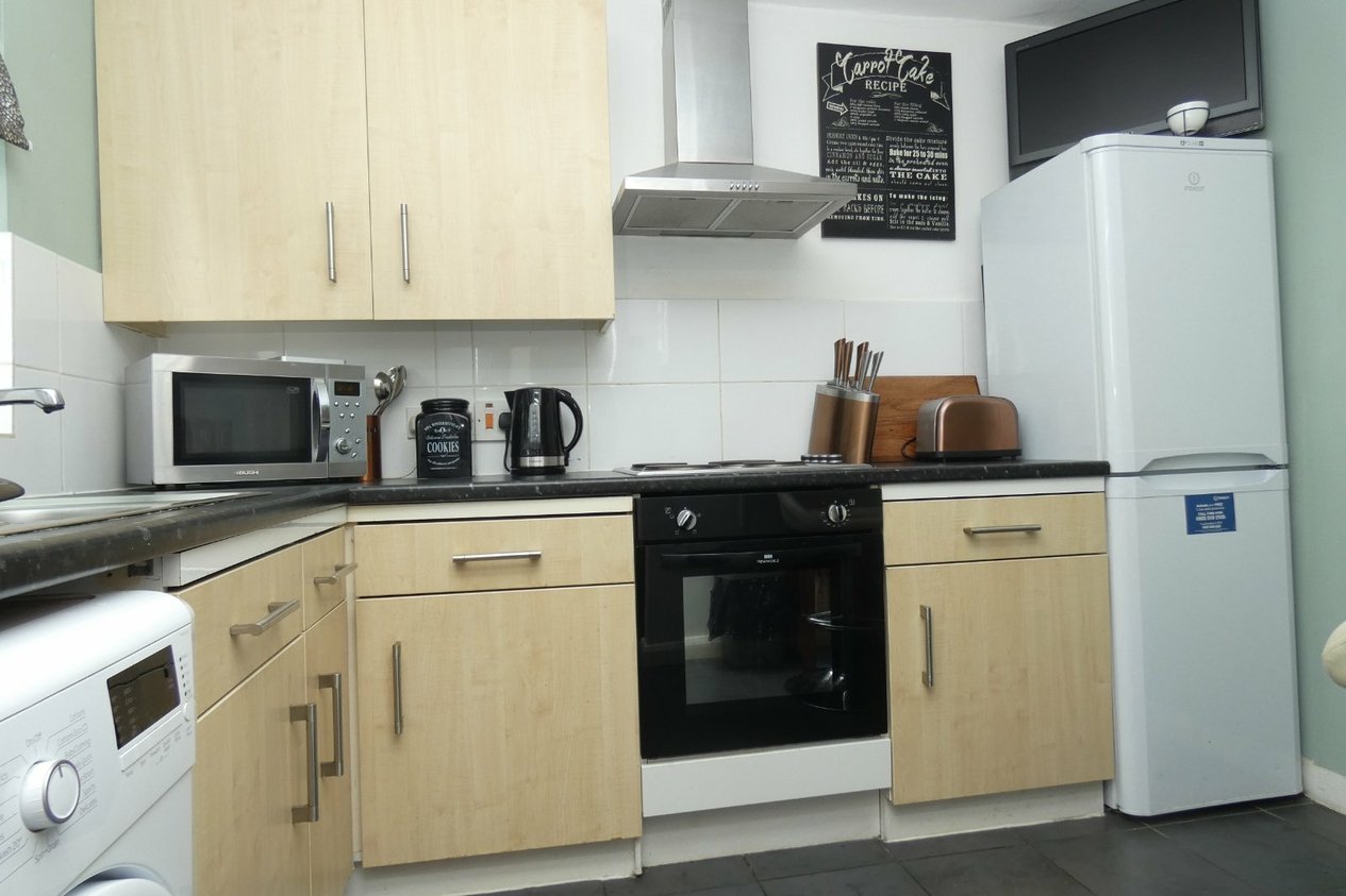Properties Let in Holm Oak Close Canterbury
