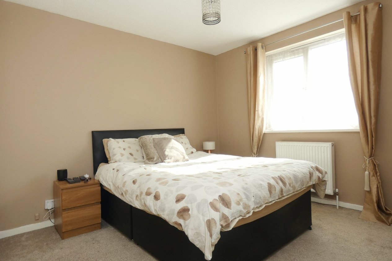 Properties Let in Holm Oak Close Canterbury