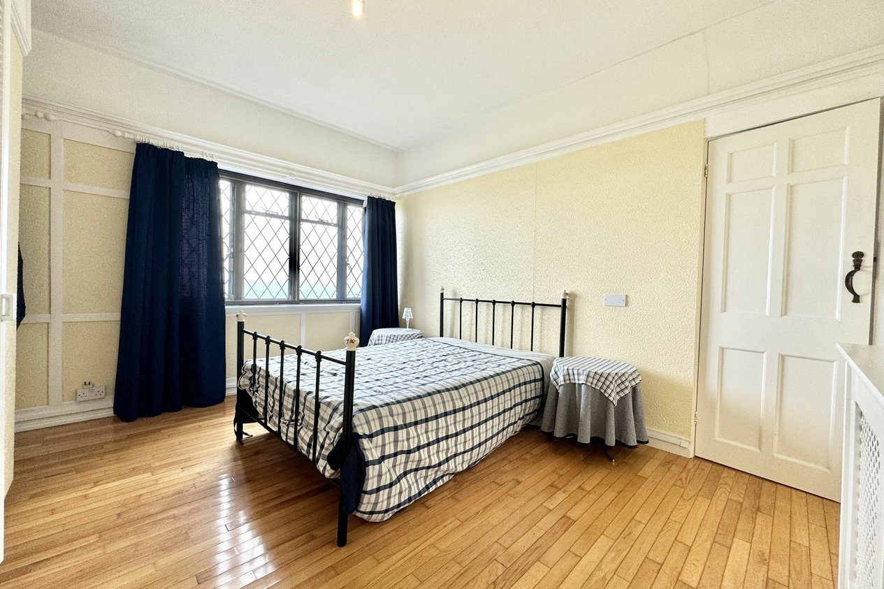 Properties Under Offer in Joss Gap Road 
