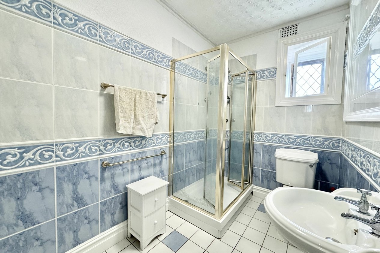 Properties Under Offer in Joss Gap Road 