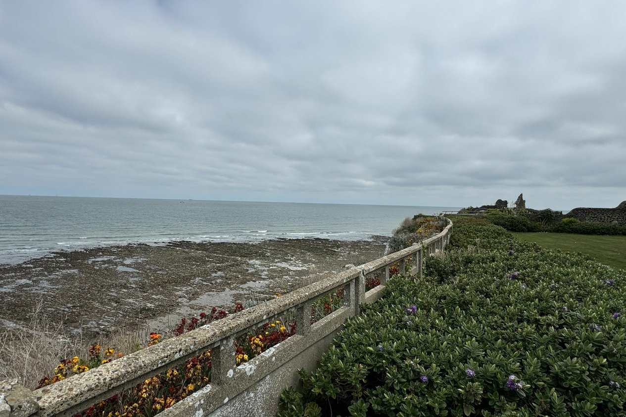Properties Under Offer in Joss Gap Road 