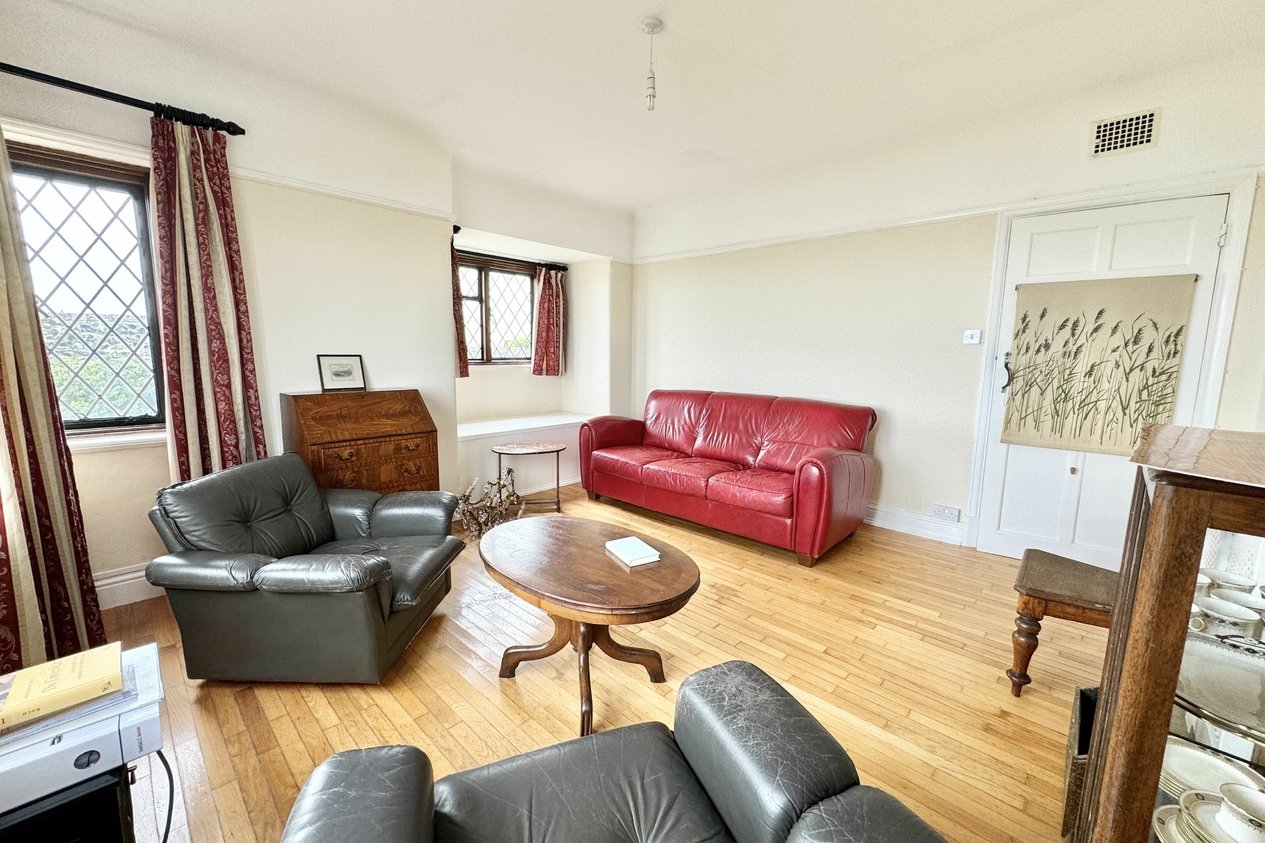 Properties Under Offer in Joss Gap Road 
