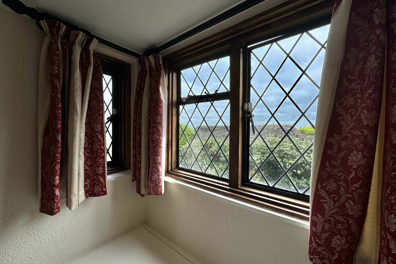 Properties Under Offer in Joss Gap Road 