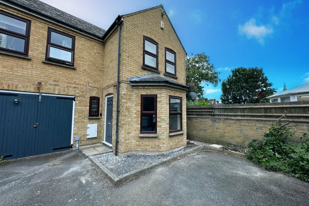 Properties To Let in Kings Mews 