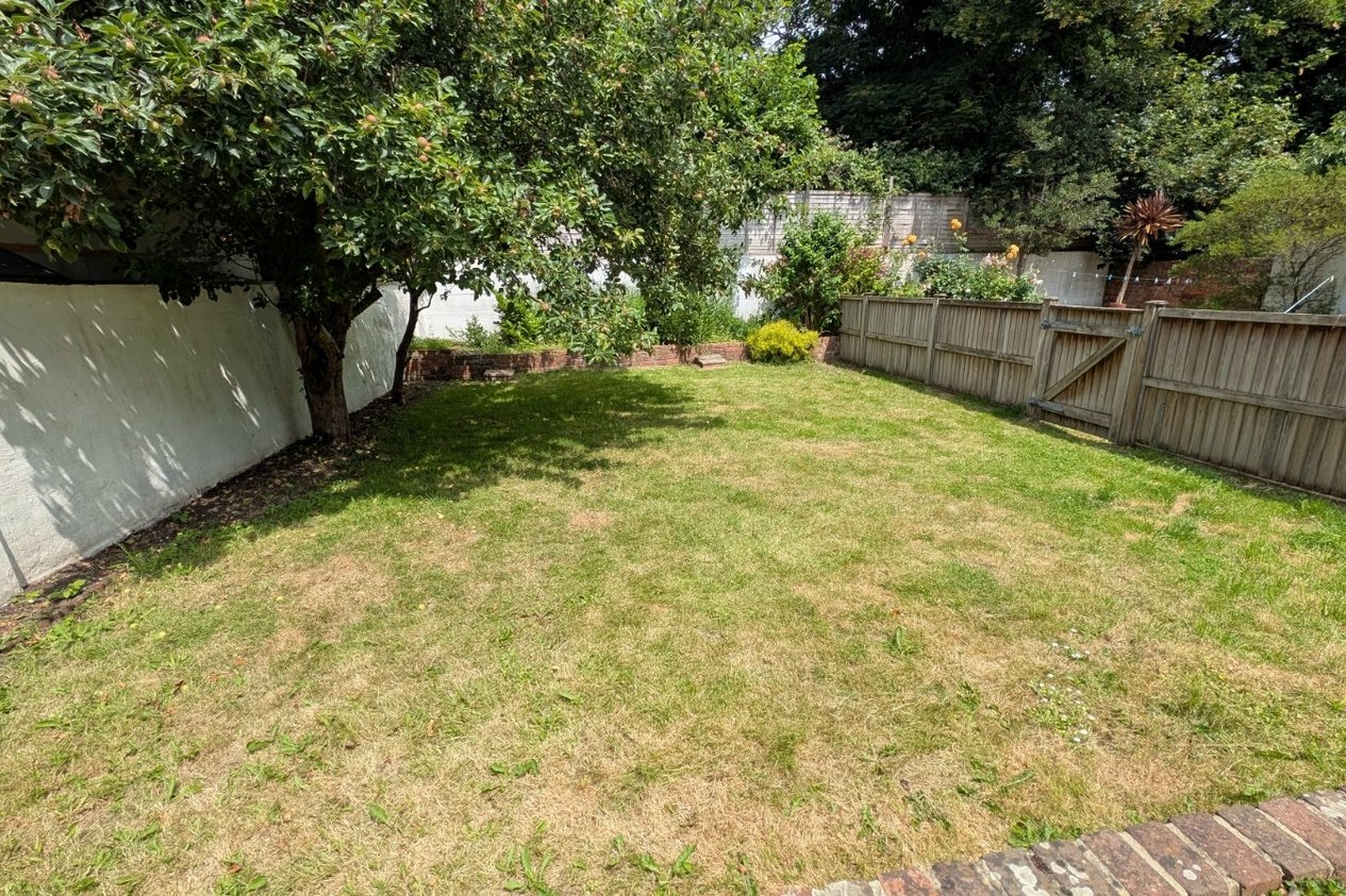 Properties To Let in Kingsnorth Gardens Folkestone