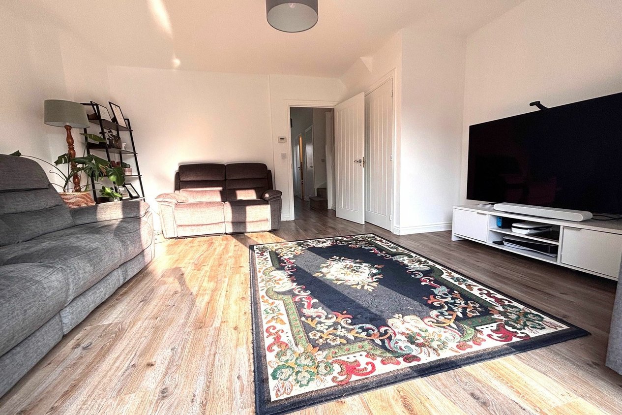 Properties To Let in Lincoln Gardens  Kingsnorth